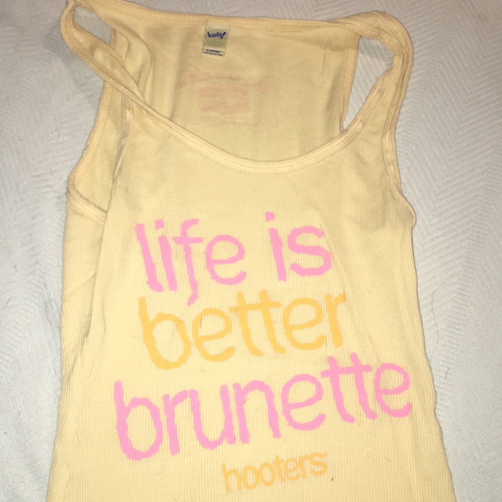 Hooters t shirt